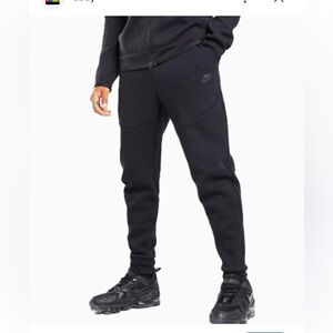 Nike Men's Black Sportswear Tech Fleece Joggers